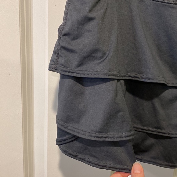 Athleta Charcoal Gray Tiered 14” Skort EUC - Picture 4 of 12